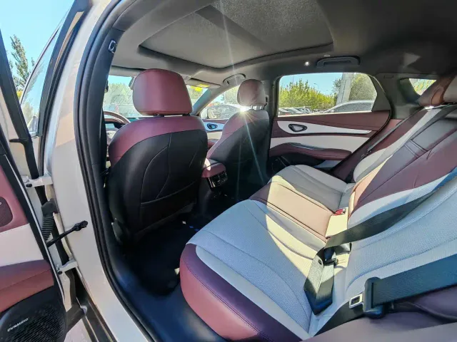 BYD Seal 07 DM-i — Фото автомобиля 9
