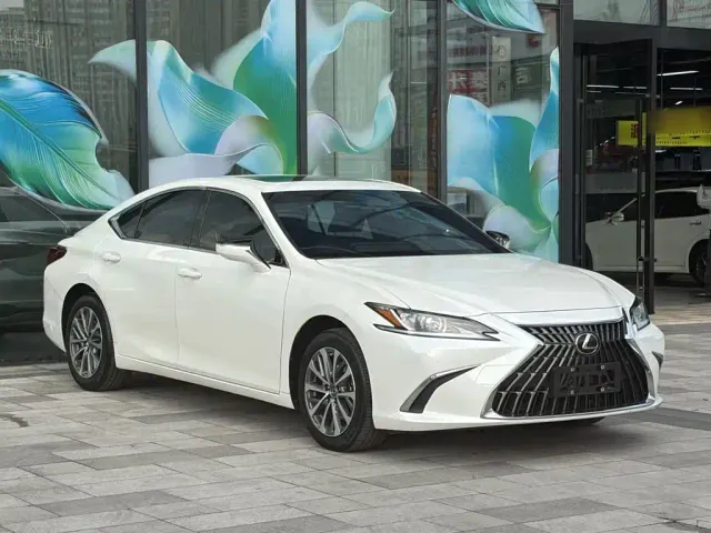 Lexus ES — Фото автомобиля 18