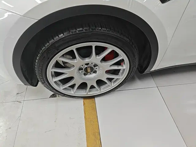 Tesla Model Y — Фото автомобиля 22