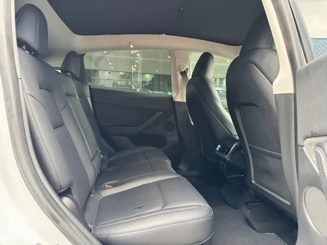 Tesla Model Y — Фото автомобиля 8