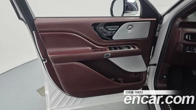 Lincoln Aviator 2nd Gen — Фото автомобиля 13