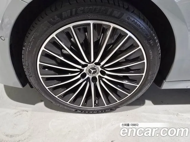 Mercedes-Benz E-Class — Фото автомобиля 18
