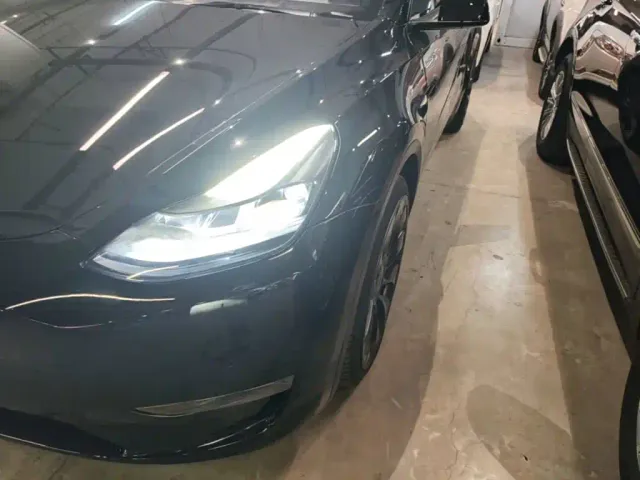 Tesla Model Y — Фото автомобиля 23