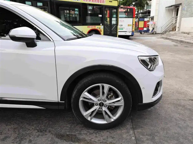 Audi Q3 — Фото автомобиля 24