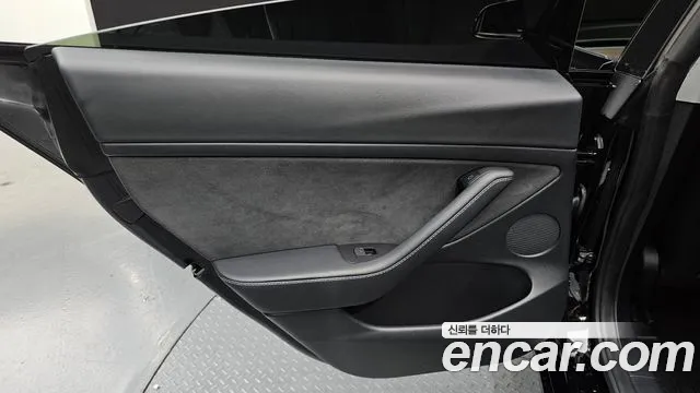 Tesla Model 3 — Фото автомобиля 21