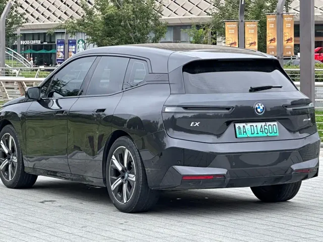 BMW iX — Фото автомобиля 19