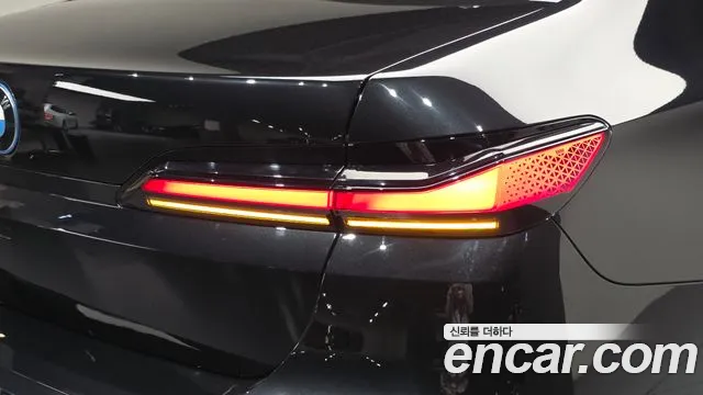 BMW i7 G70 — Фото автомобиля 8