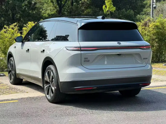 Nio ES8 — Фото автомобиля 17
