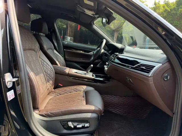BMW 7 Series — Фото автомобиля 15