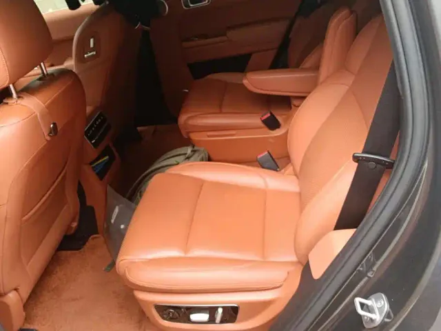 Li Auto L8 — Фото автомобиля 11