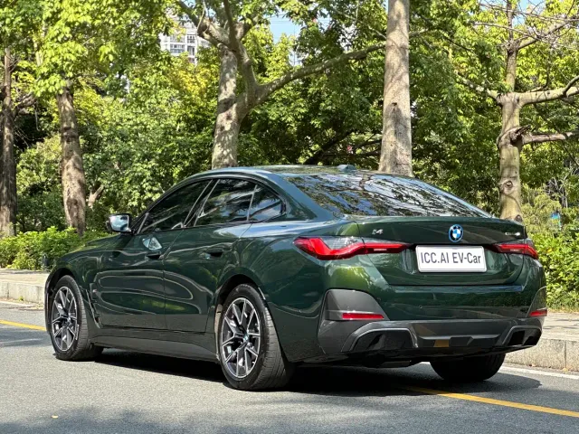 BMW i4 — Фото автомобиля 16