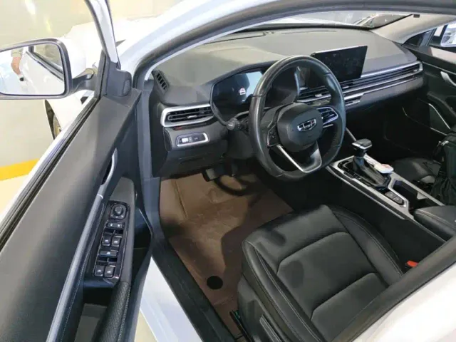 Geely Emgrand — Фото автомобиля 15