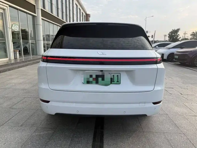 Li Auto L7 — Фото автомобиля 8