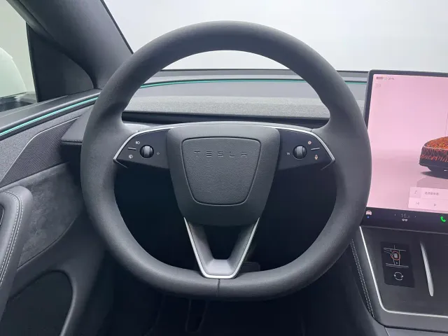 Tesla Model Y L — Фото автомобиля 12