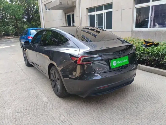 Tesla Model 3 — Фото автомобиля 4