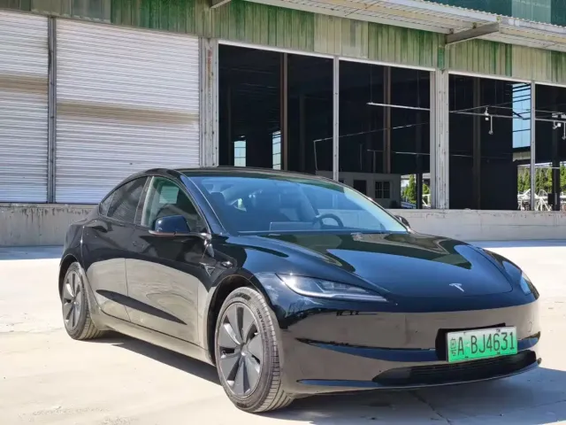 Tesla Model 3 — Фото автомобиля 3