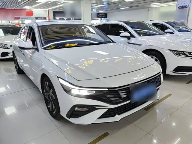 Hyundai Elantra — Фото автомобиля 3