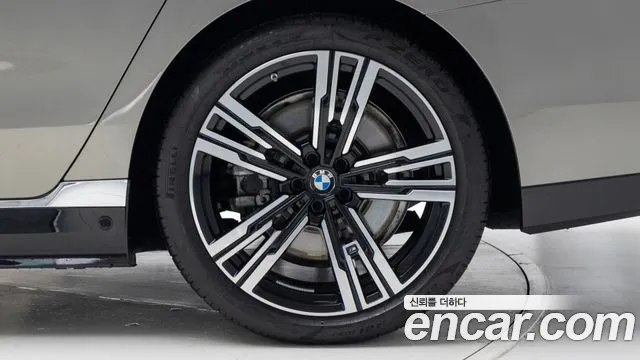 BMW 7-Series — Фото автомобиля 5