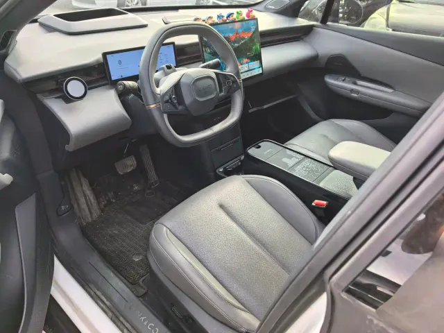 Lynk & Co Z20 — Фото автомобиля 4
