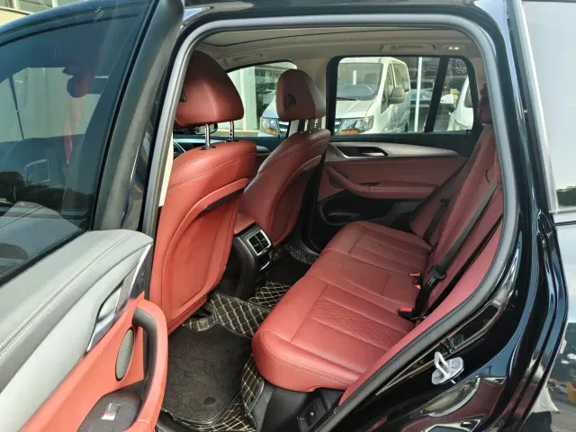 BMW iX3 — Фото автомобиля 7