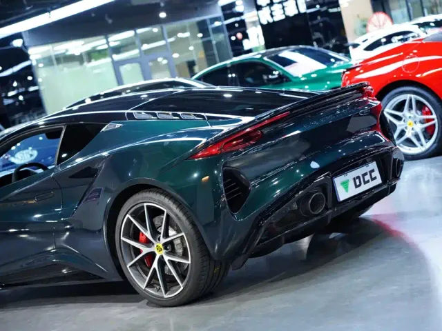 Lotus Emira — Фото автомобиля 6