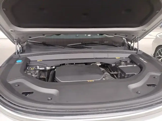 Li Auto L8 — Фото автомобиля 18