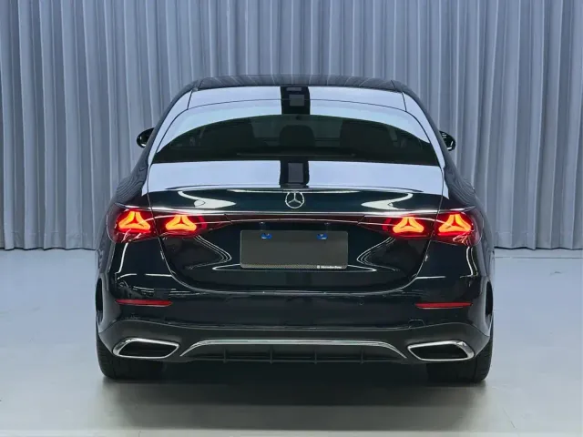 Mercedes-Benz E-Class — Фото автомобиля 5