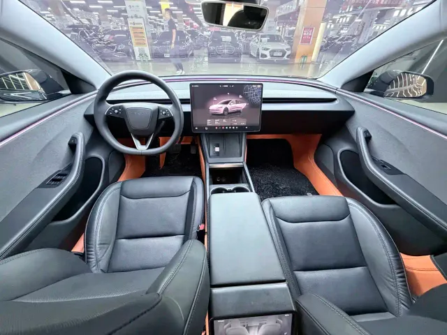 Tesla Model 3 — Фото автомобиля 15
