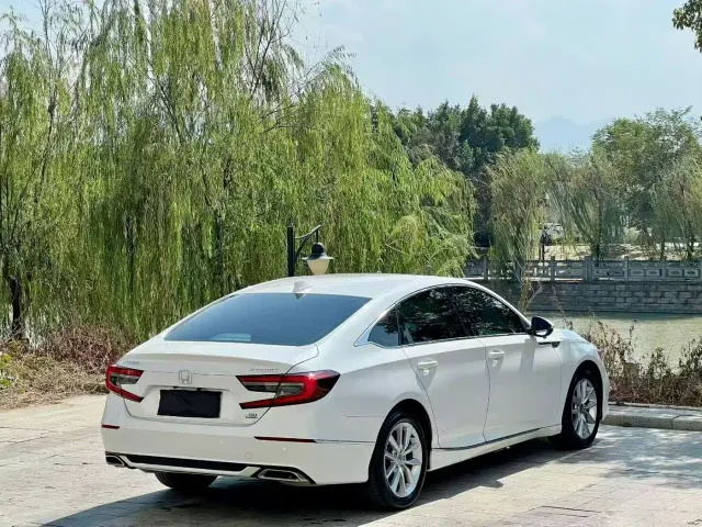 Honda Accord — Фото автомобиля 8