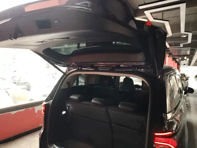 Roewe iMAX8 — Фото автомобиля 18