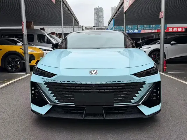Changan Changan UNI-V 2022 1.5T Smart Pilot Edition — Фото автомобиля 2
