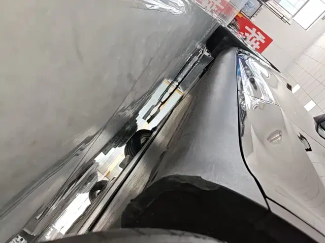 Tesla Model Y — Фото автомобиля 21