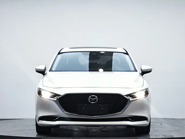 Mazda Axela — Фото автомобиля 3