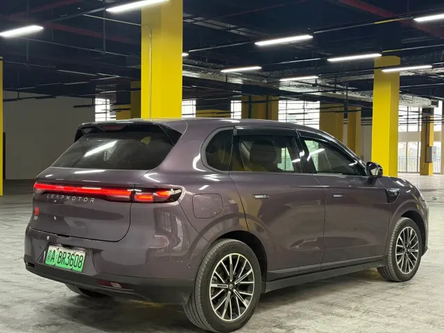 Leapmotor B10 — Фото автомобиля 4