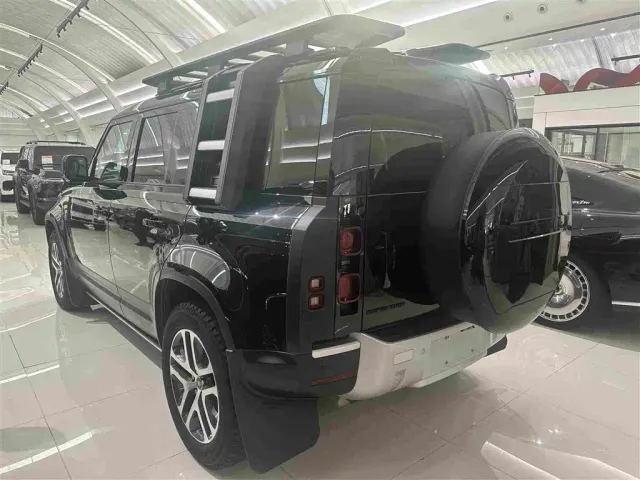 Land Rover Defender — Фото автомобиля 18