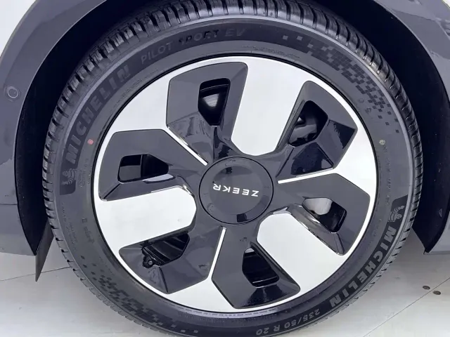 Zeekr Mix — Фото автомобиля 13