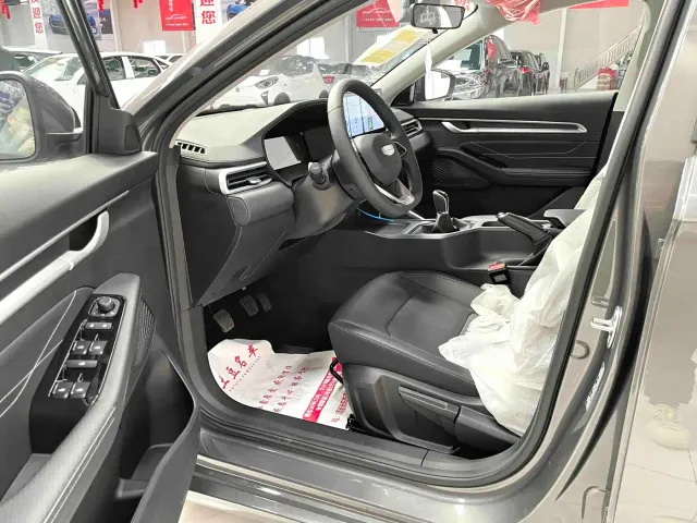 Geely Emgrand — Фото автомобиля 7