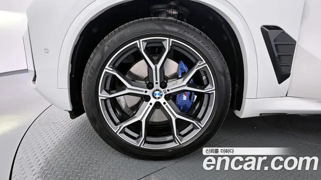 Фотография автомобиля — BMW X5