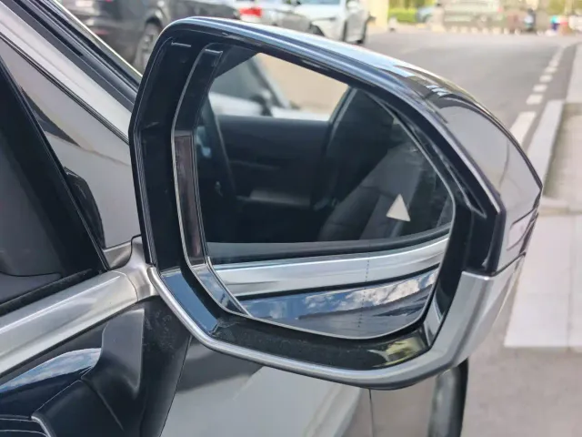 BMW 5 Series — Фото автомобиля 11