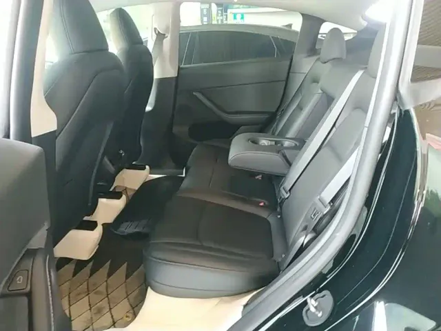 Tesla Model Y — Фото автомобиля 16