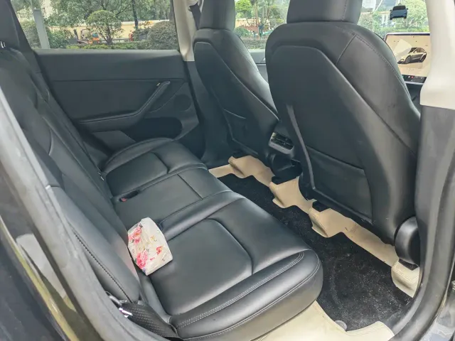Tesla Model Y — Фото автомобиля 15