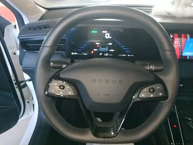 Roewe i5 — Фото автомобиля 10