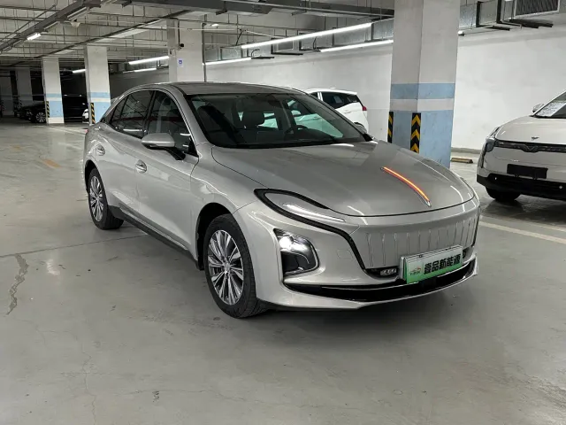 Hongqi E-QM5 — Фото автомобиля 3