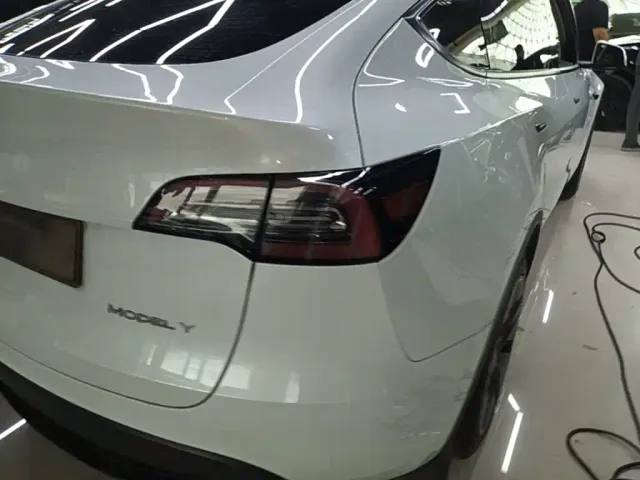 Tesla Model Y — Фото автомобиля 7