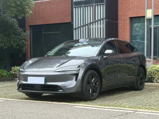 Фотография автомобиля — Luxeed R7