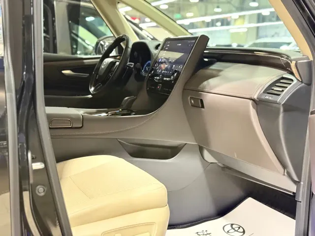 Toyota Alphard — Фото автомобиля 11