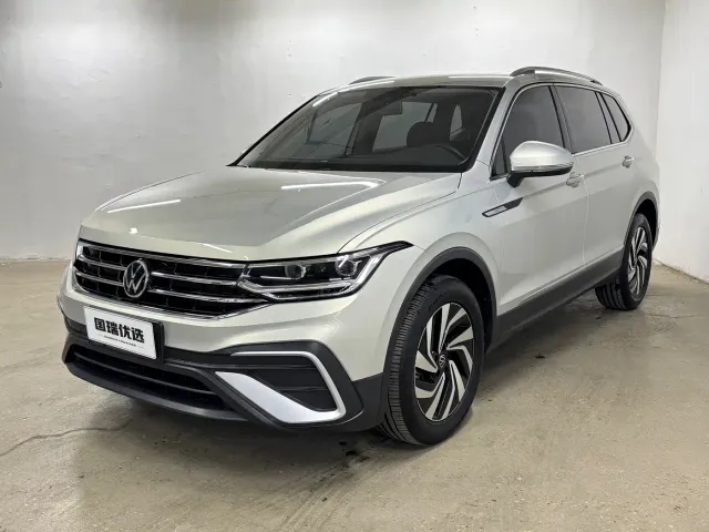 Фотография автомобиля — Volkswagen Tiguan L