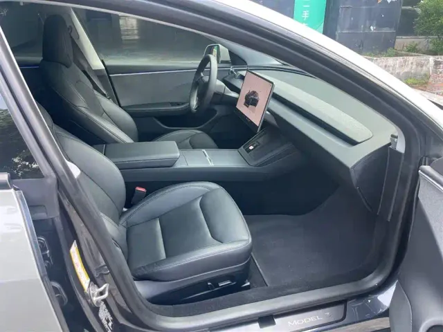 Tesla Model 3 — Фото автомобиля 13