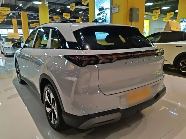 Arcfox Alpha T5 — Фото автомобиля 4