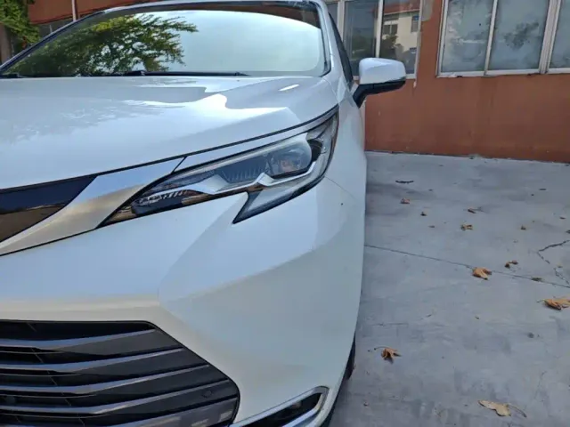 Toyota Sienna — Фото автомобиля 23